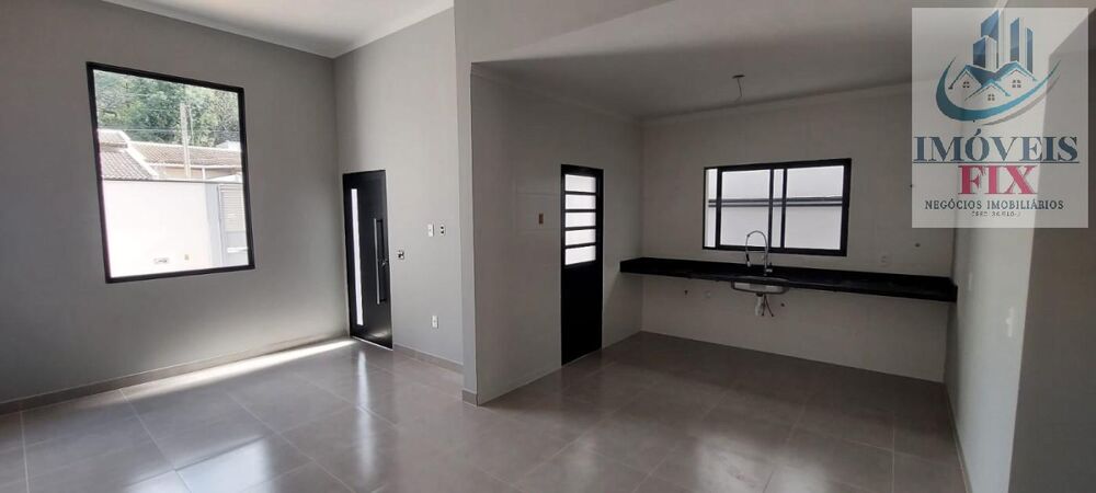 Casa à venda com 3 quartos, 75m² - Foto 1