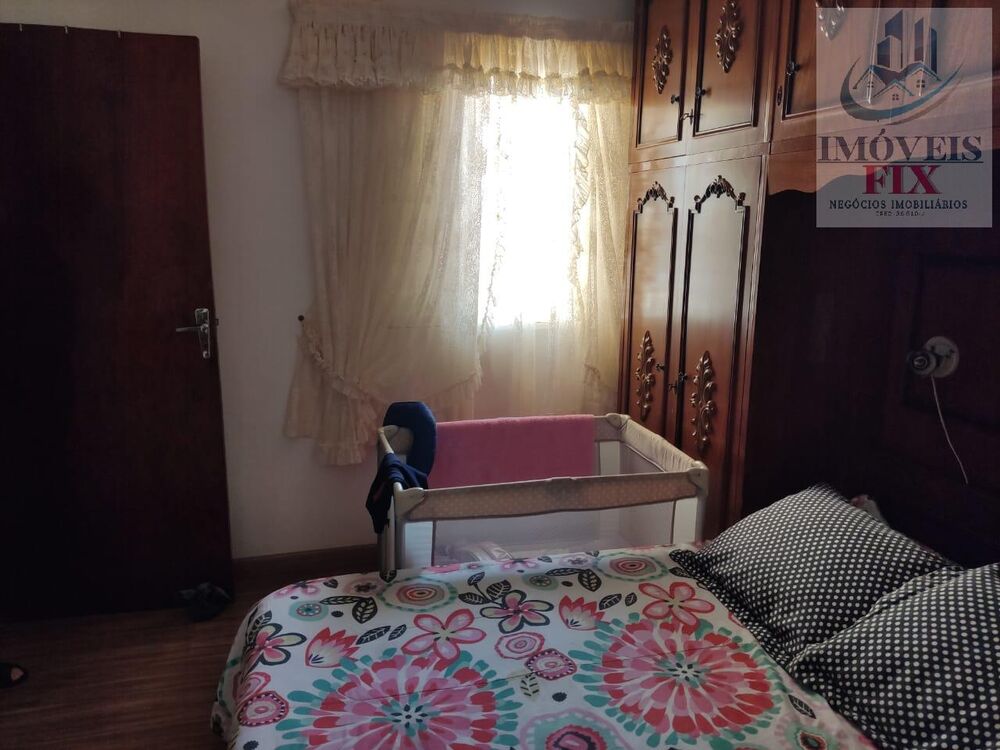 Casa, 4 quartos, 258 m² - Foto 2