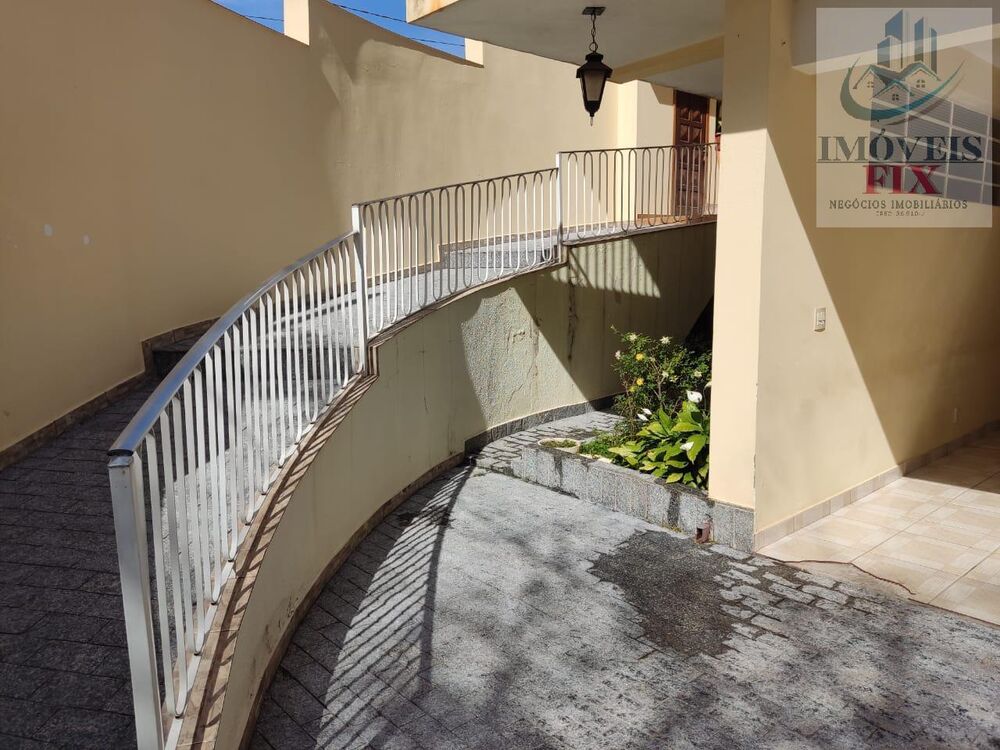 Casa, 4 quartos, 258 m² - Foto 1