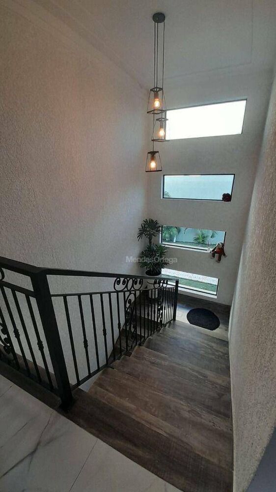 Casa, 3 quartos, 219 m² - Foto 1