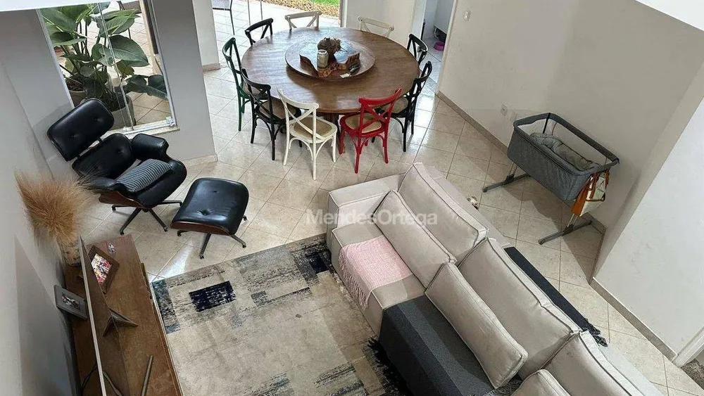 Casa, 3 quartos, 244 m² - Foto 1