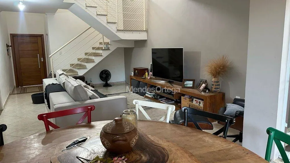 Casa, 3 quartos, 244 m² - Foto 3