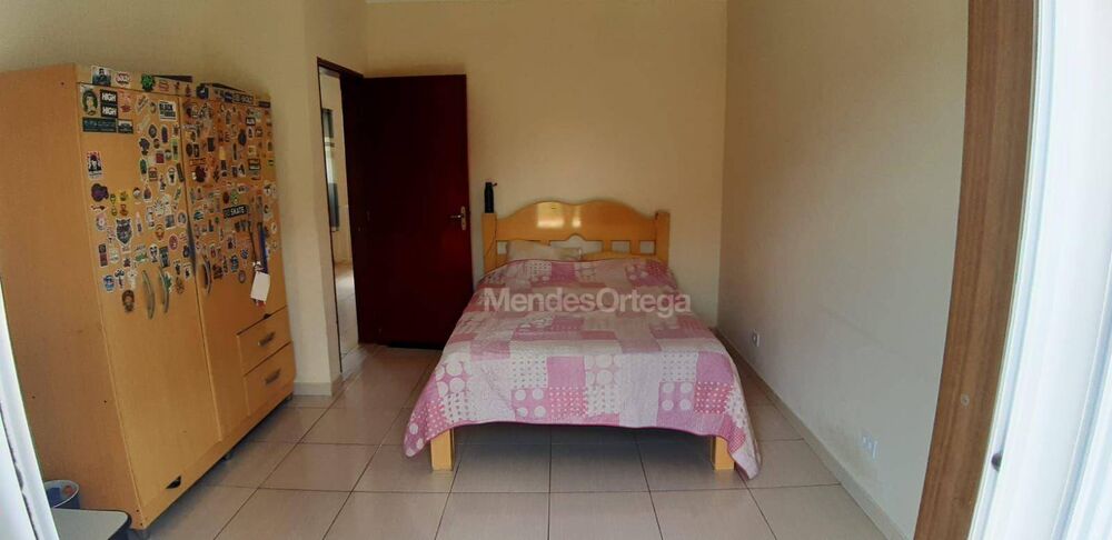 Casa, 4 quartos, 240 m² - Foto 1