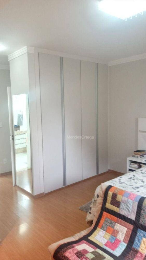 Casa de Condomínio à venda com 4 quartos, 490m² - Foto 1