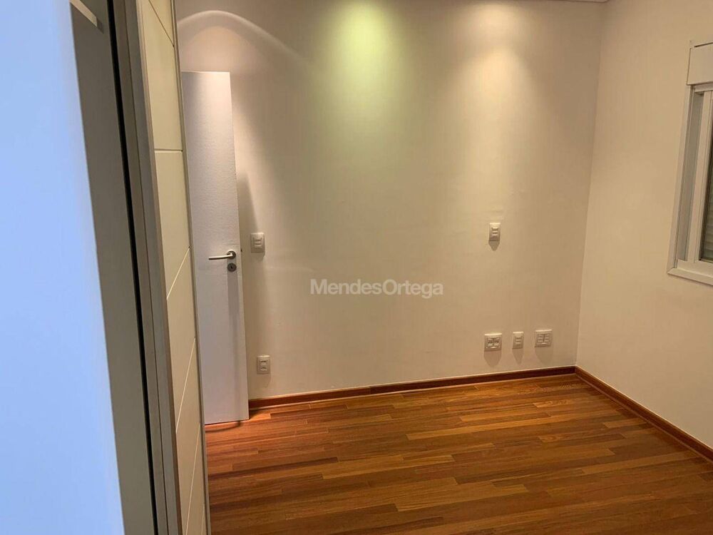 Apartamento para alugar com 3 quartos, 214m² - Foto 2