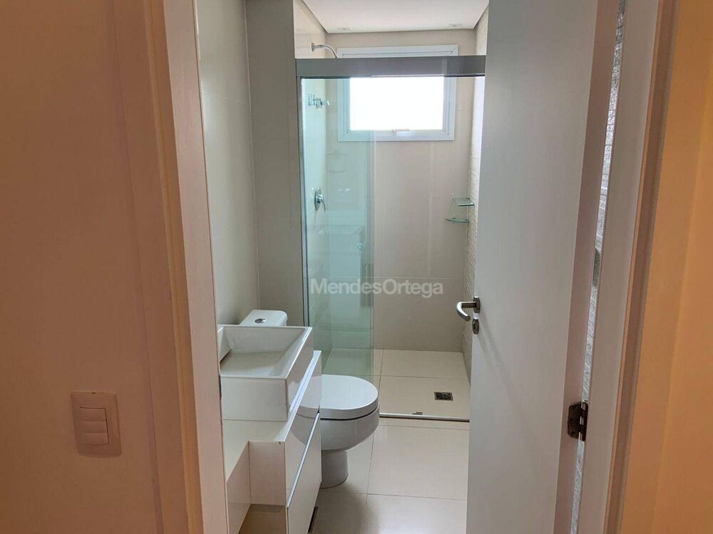 Apartamento para alugar com 3 quartos, 214m² - Foto 3