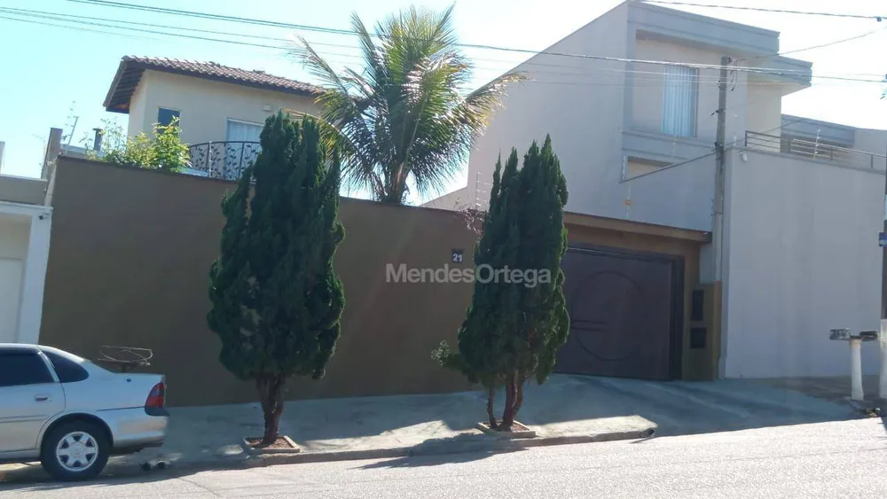 Casa, 4 quartos, 260 m² - Foto 1
