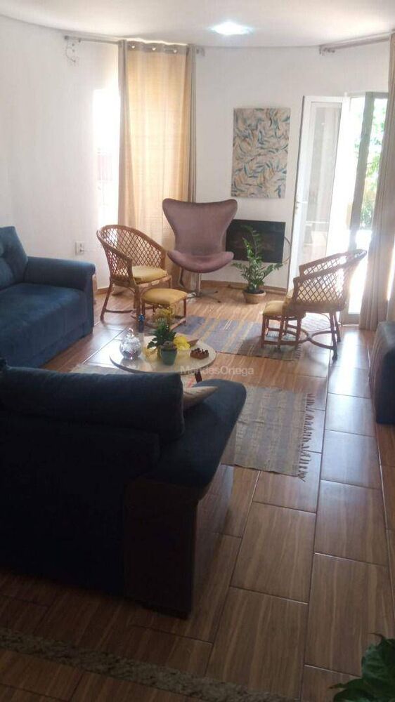 Casa, 4 quartos, 260 m² - Foto 1