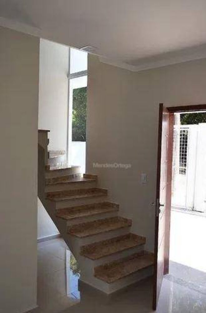Casa à venda com 2 quartos, 90m² - Foto 4