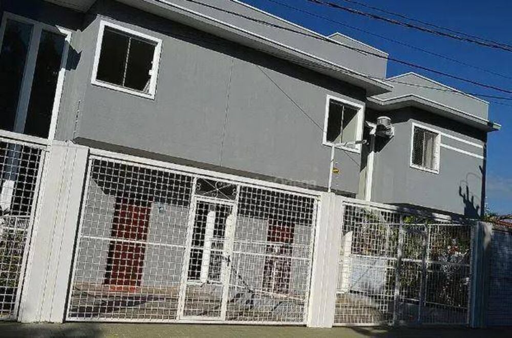 Casa à venda com 2 quartos, 90m² - Foto 1