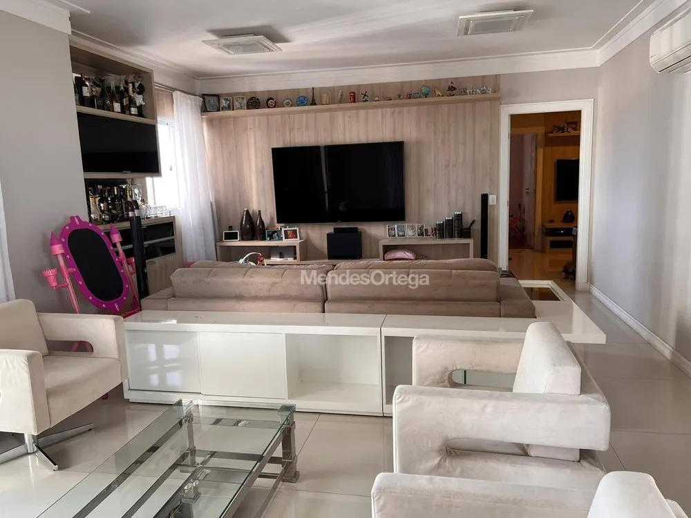 Apartamento, 3 quartos, 232 m² - Foto 2