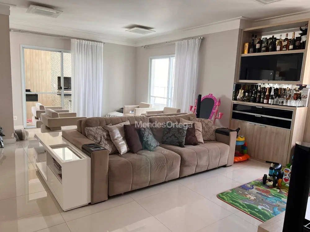 Apartamento, 3 quartos, 232 m² - Foto 1
