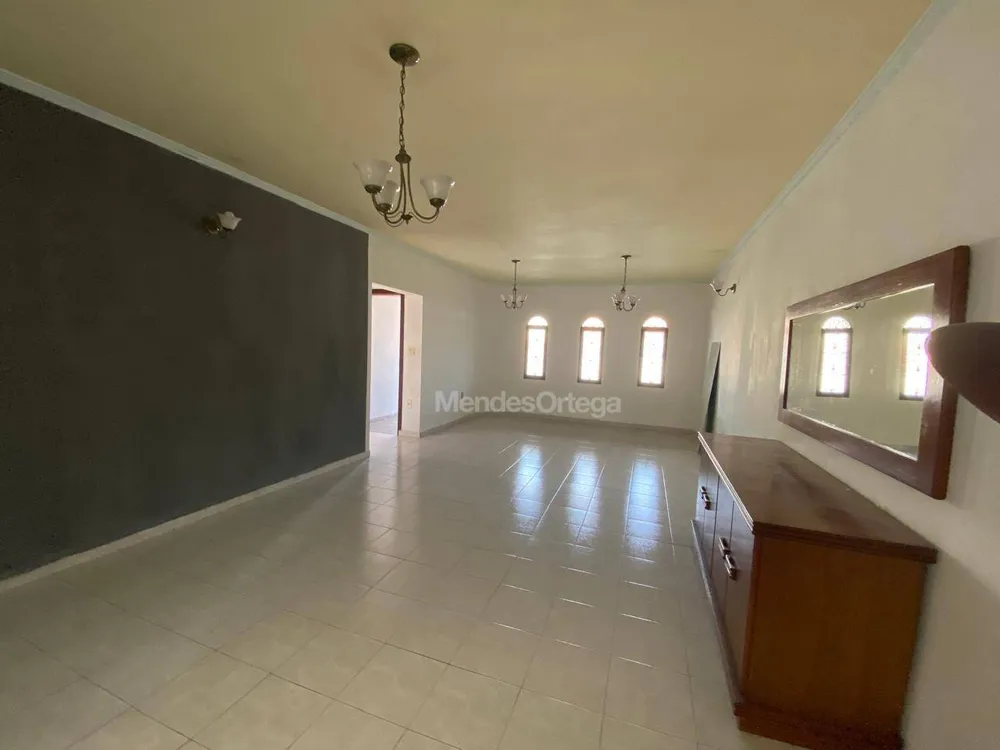 Casa, 3 quartos, 250 m² - Foto 1