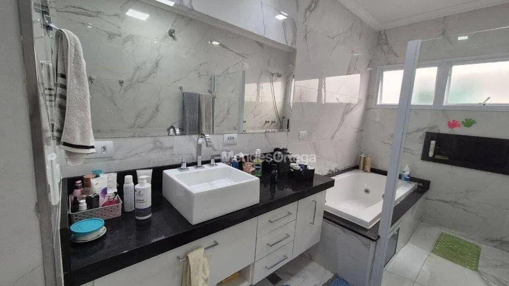 Casa, 3 quartos, 240 m² - Foto 9