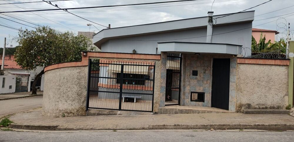 Casa, 3 quartos, 225 m² - Foto 1