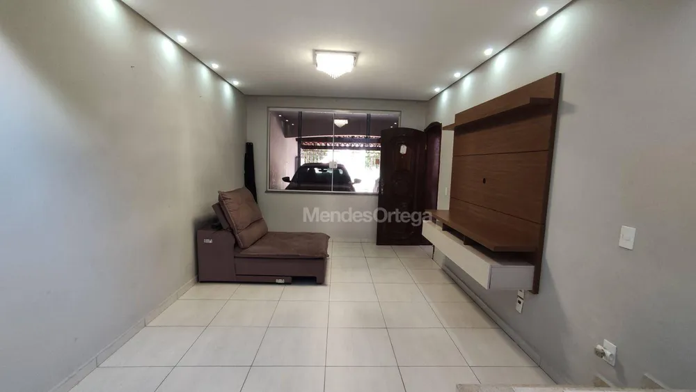 Casa, 3 quartos, 212 m² - Foto 2