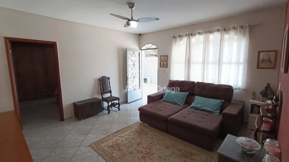 Casa, 5 quartos, 250 m² - Foto 1