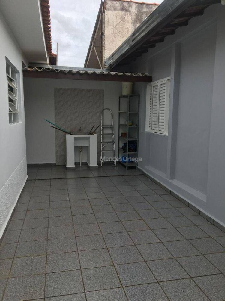 Casa para alugar com 3 quartos, 166m² - Foto 2