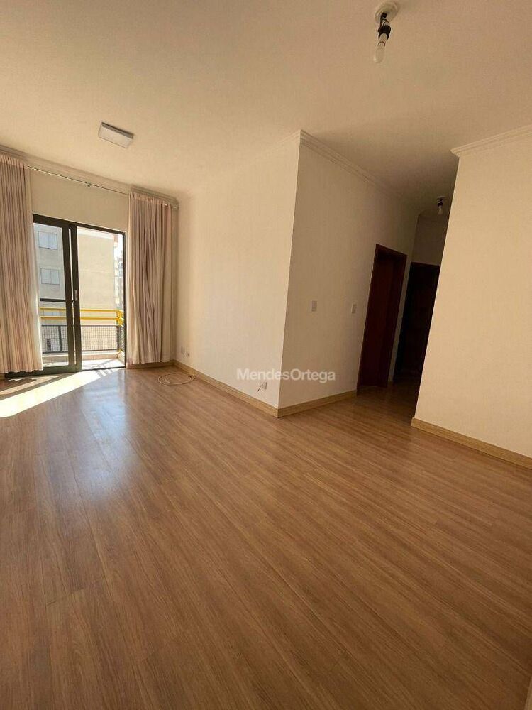 Apartamento para alugar com 3 quartos, 75m² - Foto 3