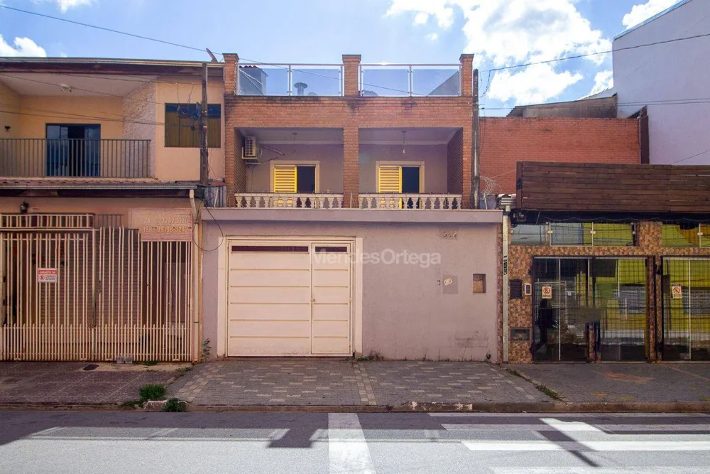 Casa, 3 quartos, 212 m² - Foto 1