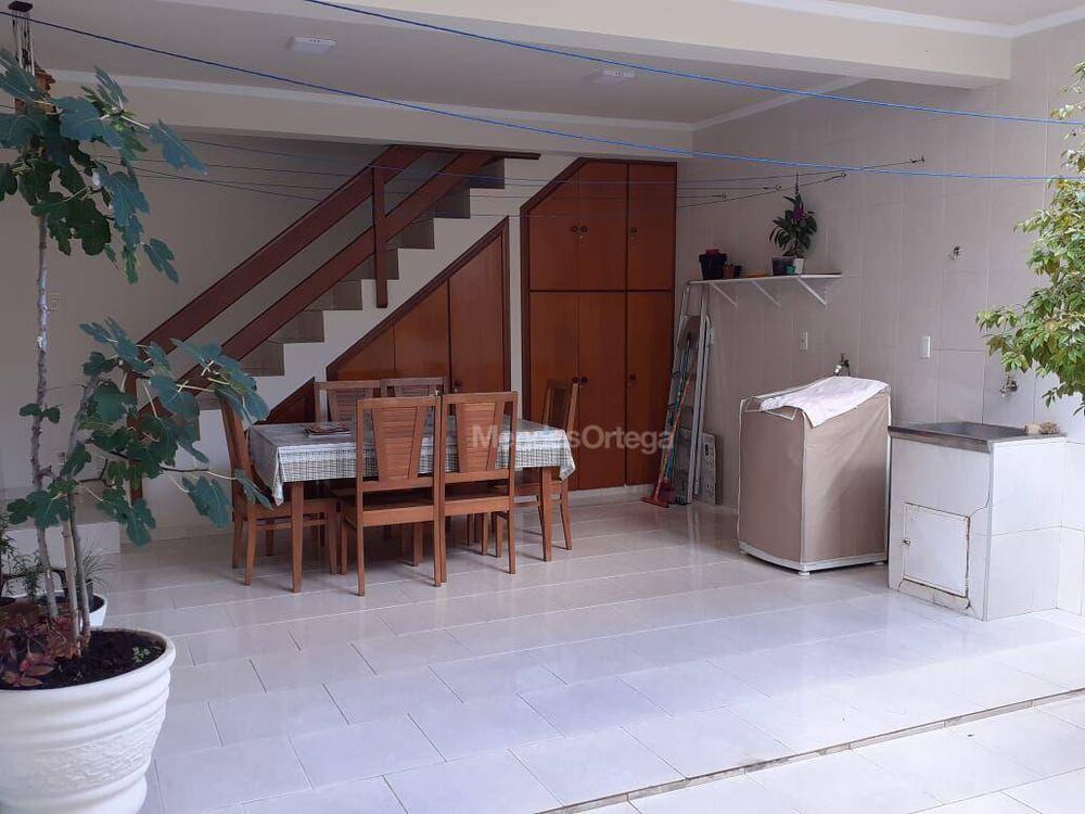 Casa, 3 quartos, 185 m² - Foto 1