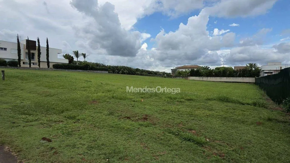 Loteamento e Condomínio, 1000 m² - Foto 1
