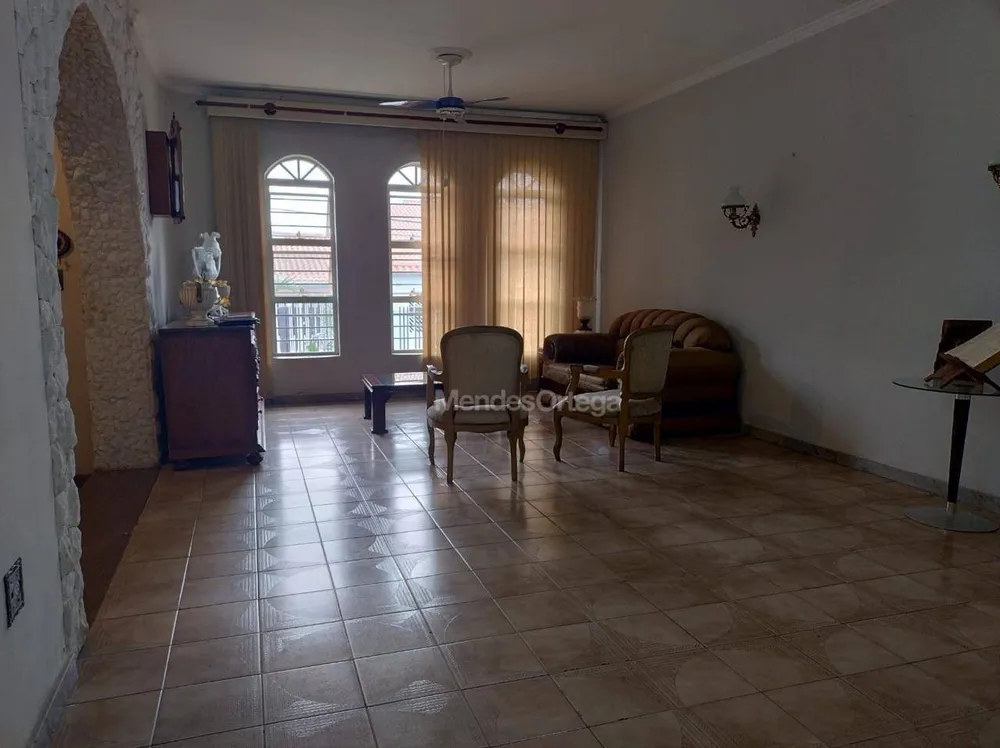Casa, 4 quartos, 245 m² - Foto 1