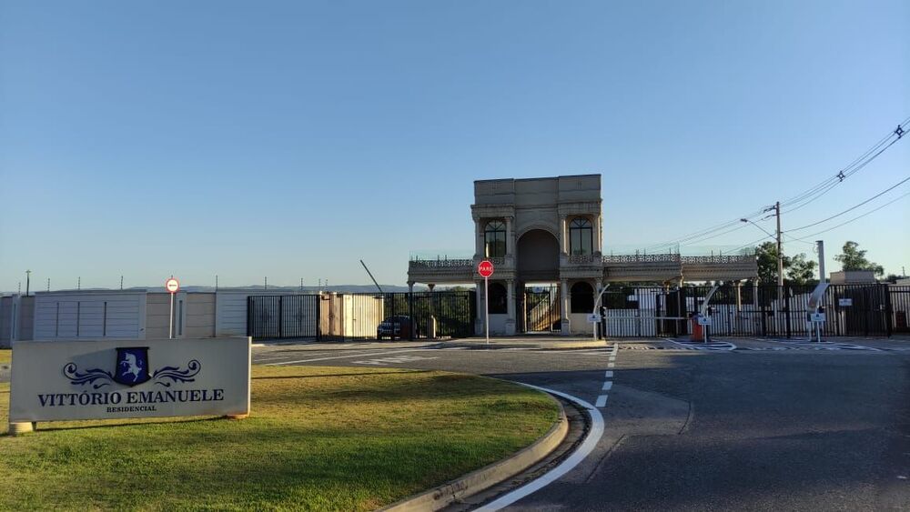 Loteamento e Condomínio, 1100 m² - Foto 1