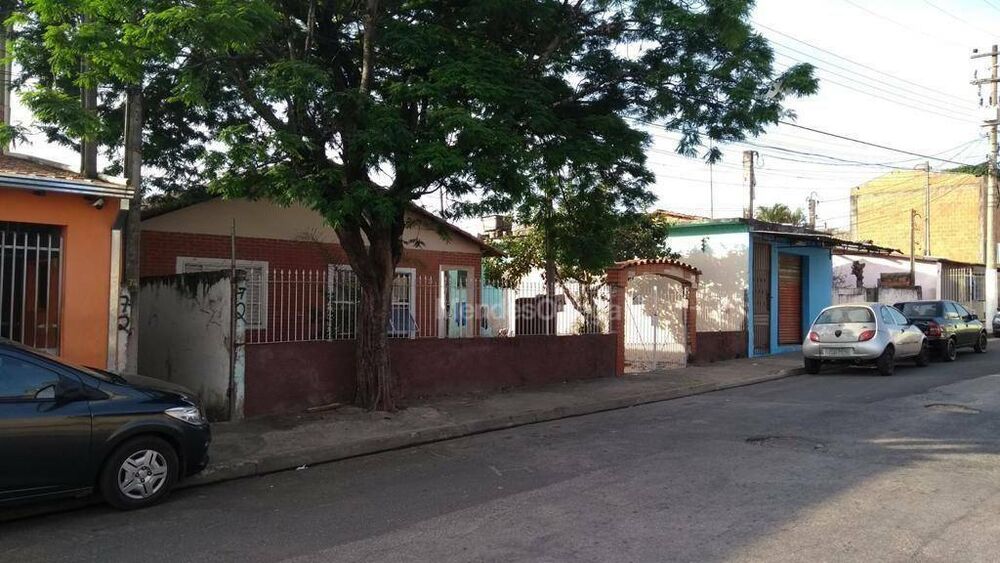 Casa à venda com 2 quartos, 350m² - Foto 1