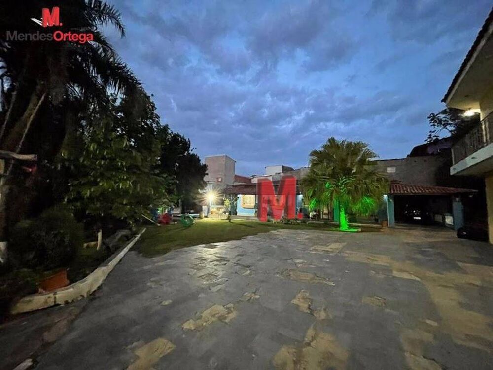 Chácara à venda com 6 quartos, 551m² - Foto 2