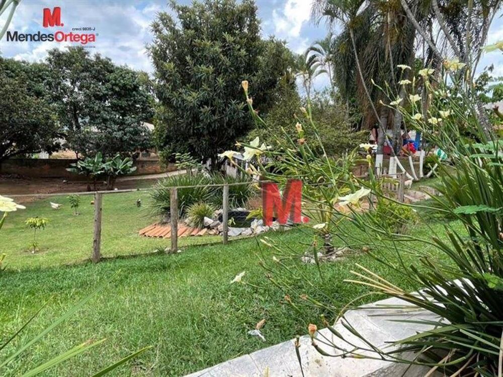 Chácara à venda com 6 quartos, 551m² - Foto 1
