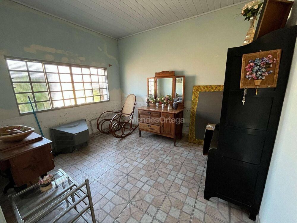 Casa à venda com 5 quartos, 215m² - Foto 1