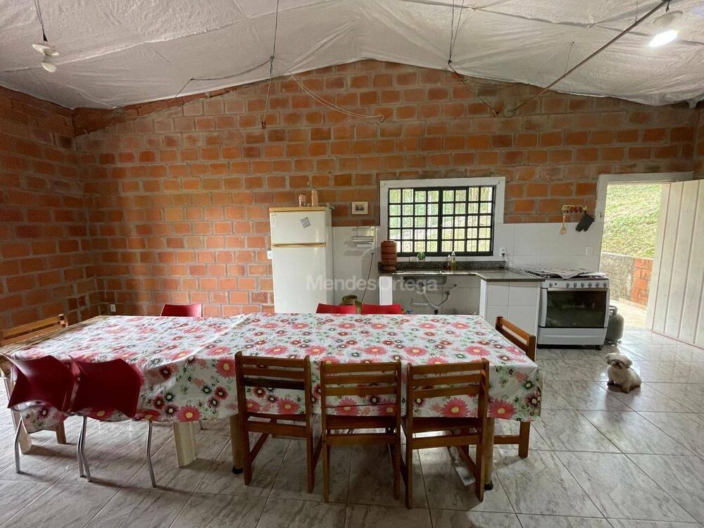 Chácara à venda com 4 quartos, 250m² - Foto 1