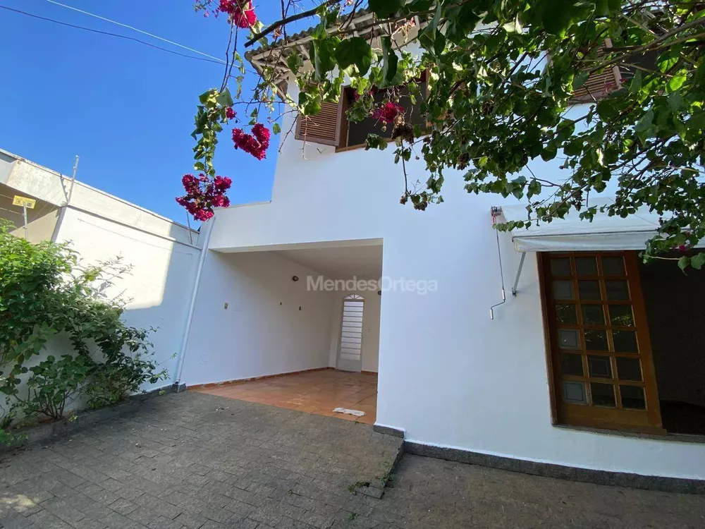 Casa à venda e aluguel com 3 quartos, 210m² - Foto 3