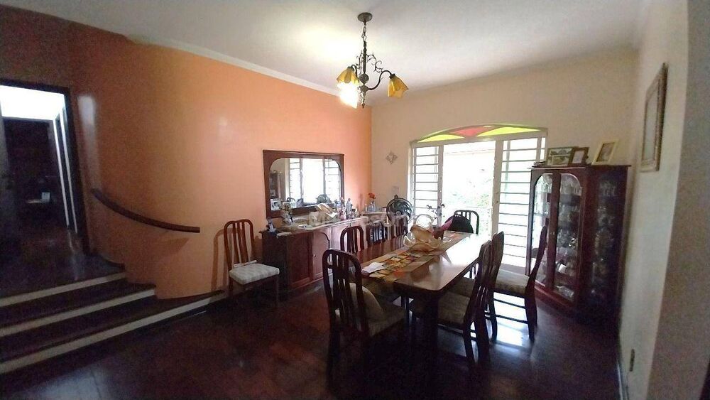 Casa à venda e aluguel com 7 quartos, 332m² - Foto 2