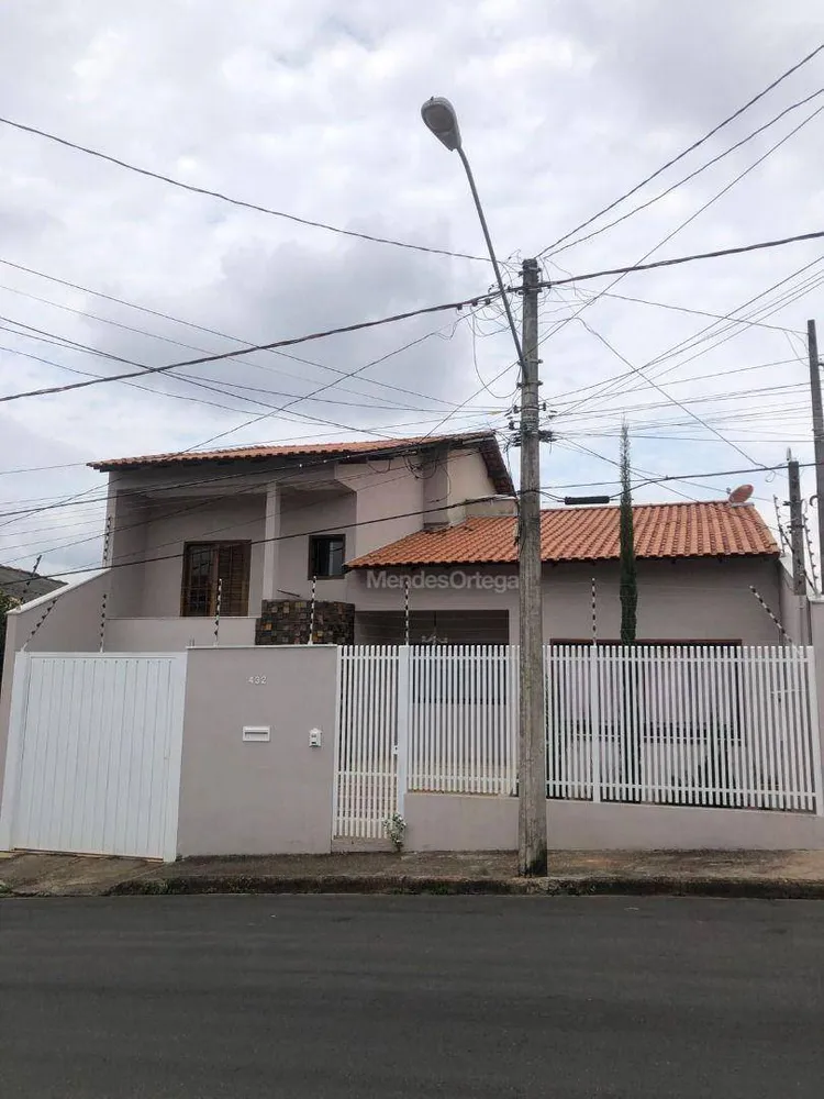 Casa, 3 quartos, 381 m² - Foto 1