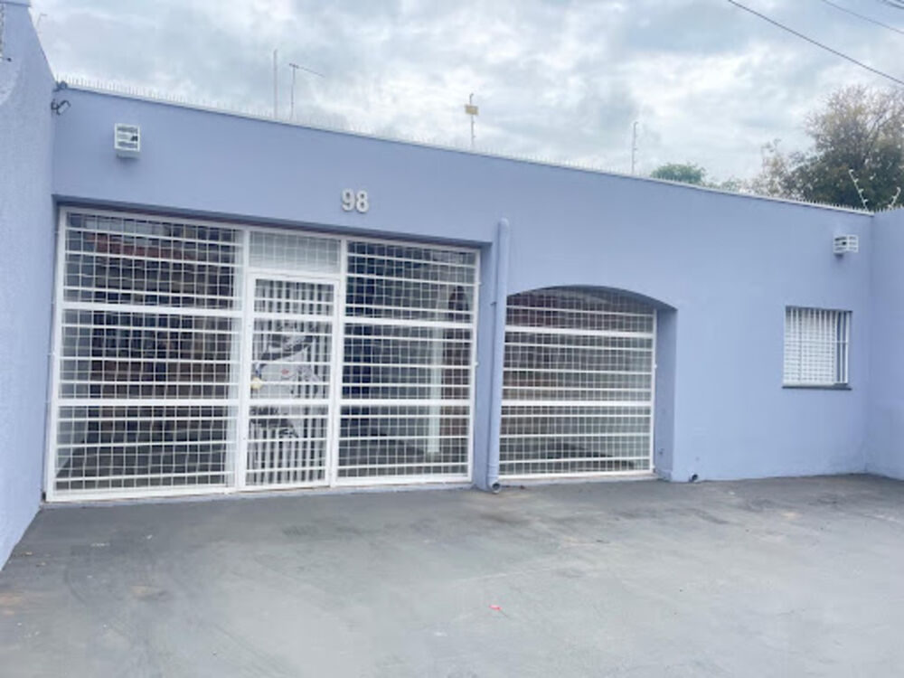 Casa à venda e aluguel com 3 quartos, 275m² - Foto 1