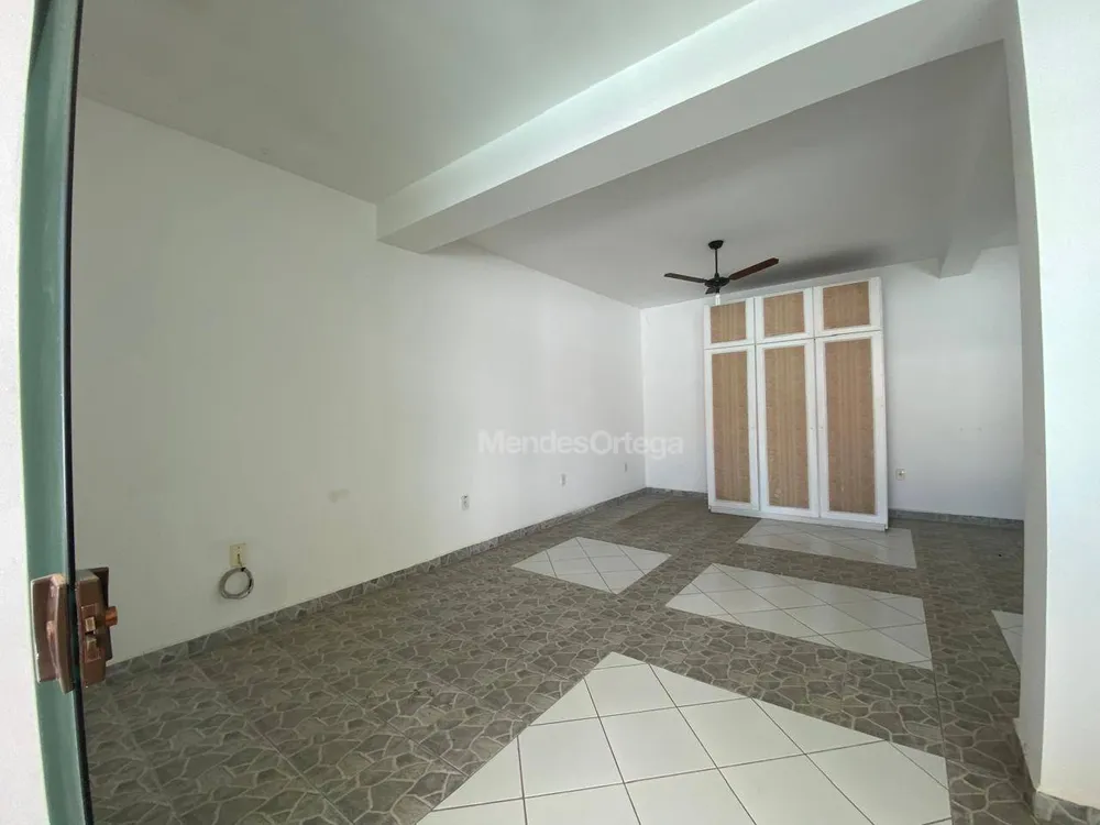 Casa, 3 quartos, 238 m² - Foto 2