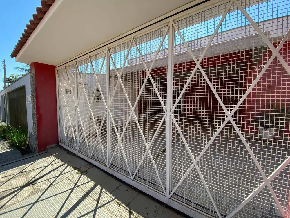 Casa, 3 quartos, 238 m² - Foto 1
