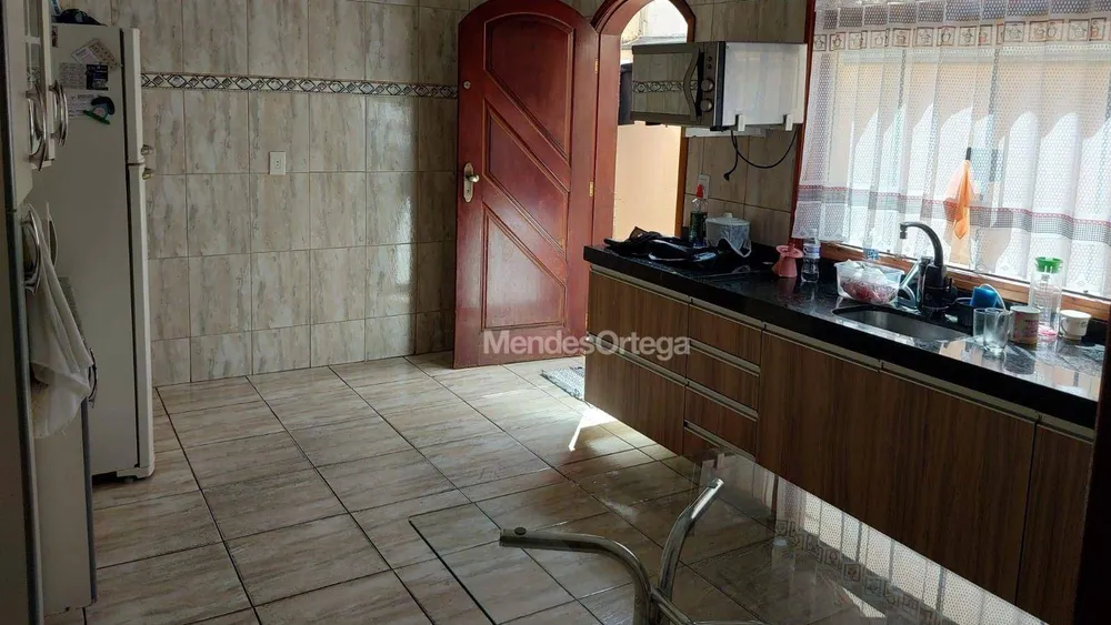 Casa, 3 quartos, 172 m² - Foto 2