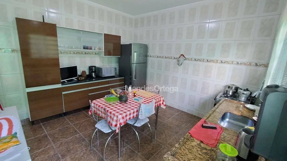 Casa, 4 quartos, 217 m² - Foto 2