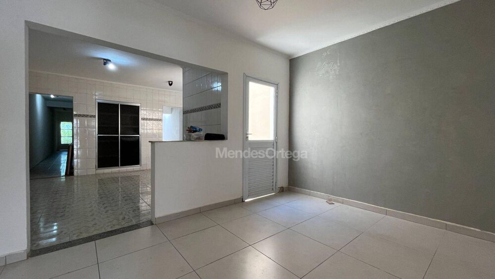 Casa para alugar com 3 quartos, 160m² - Foto 2