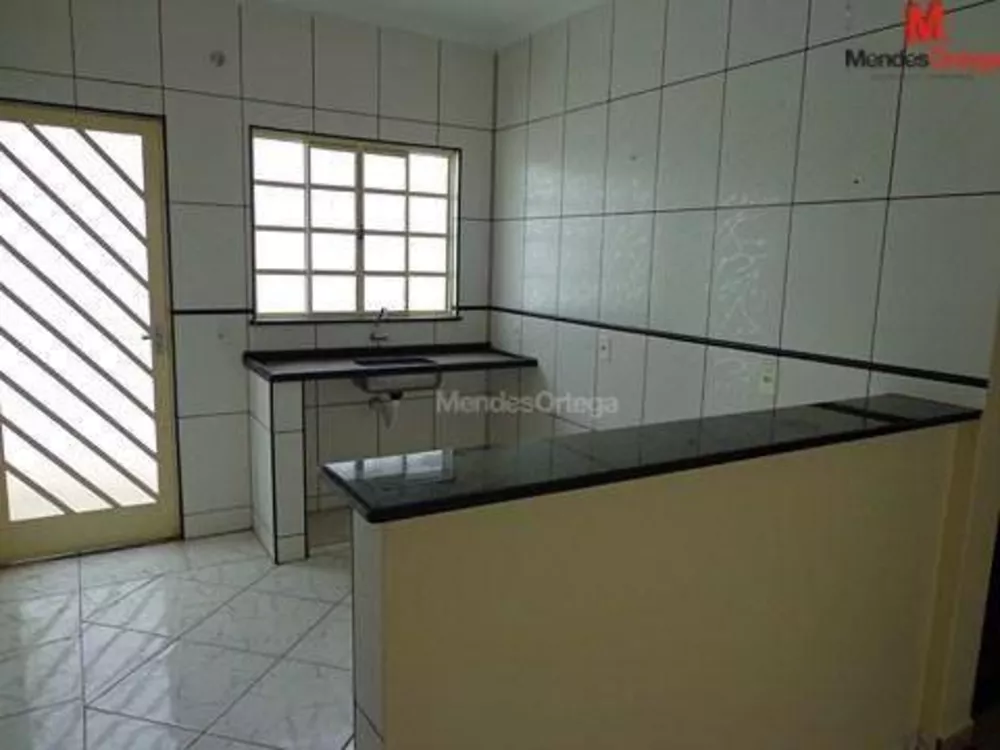 Casa à venda com 3 quartos, 100m² - Foto 3