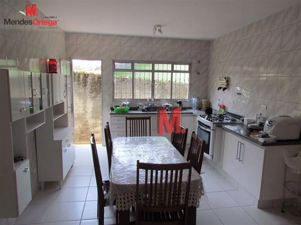 Casa à venda com 3 quartos, 180m² - Foto 1