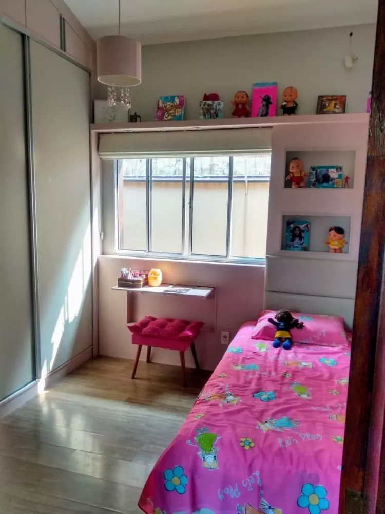 Casa, 3 quartos, 242 m² - Foto 1