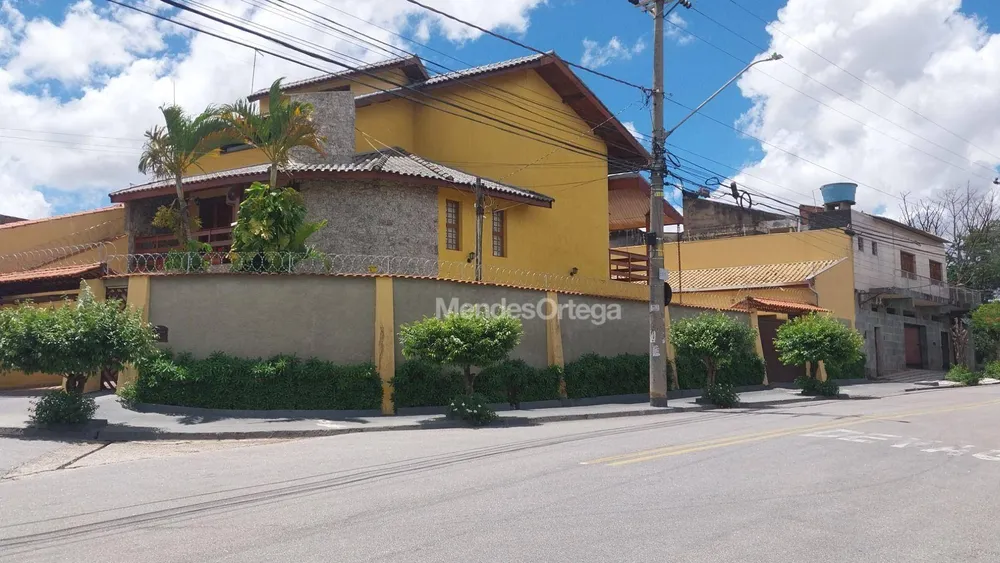 Casa, 3 quartos, 304 m² - Foto 1