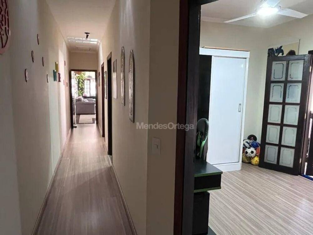 Casa, 3 quartos, 239 m² - Foto 1