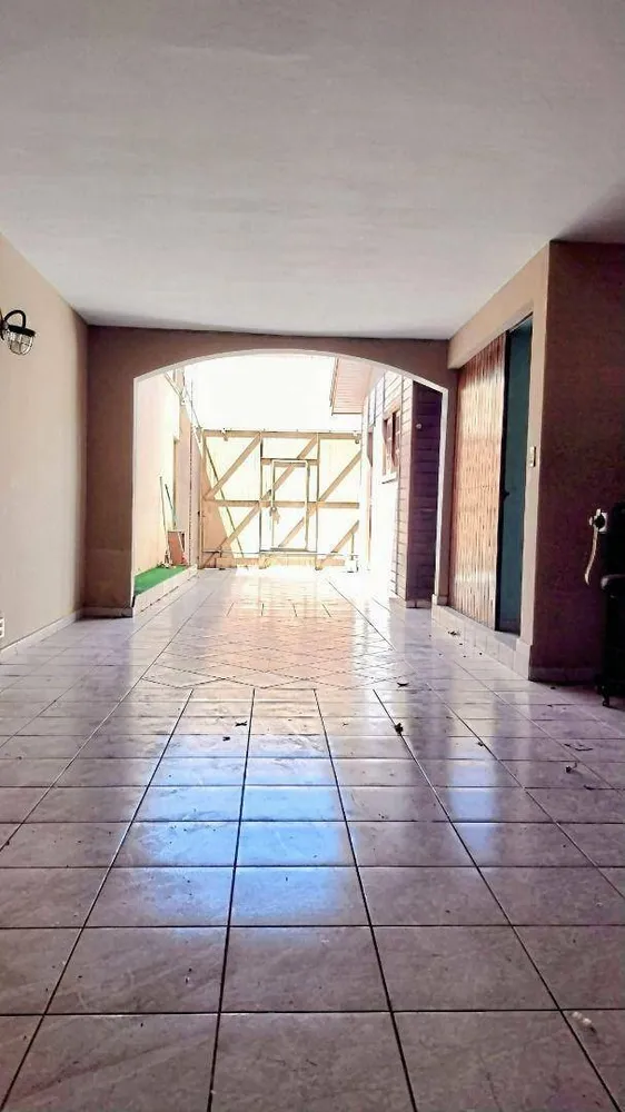 Casa, 3 quartos, 242 m² - Foto 2