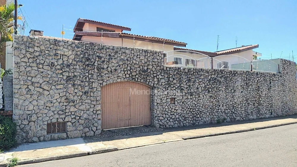 Casa, 3 quartos, 242 m² - Foto 1