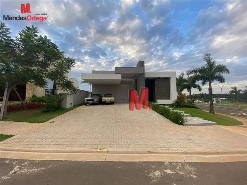 Casa de Condomínio à venda com 3 quartos, 270m² - Foto 1